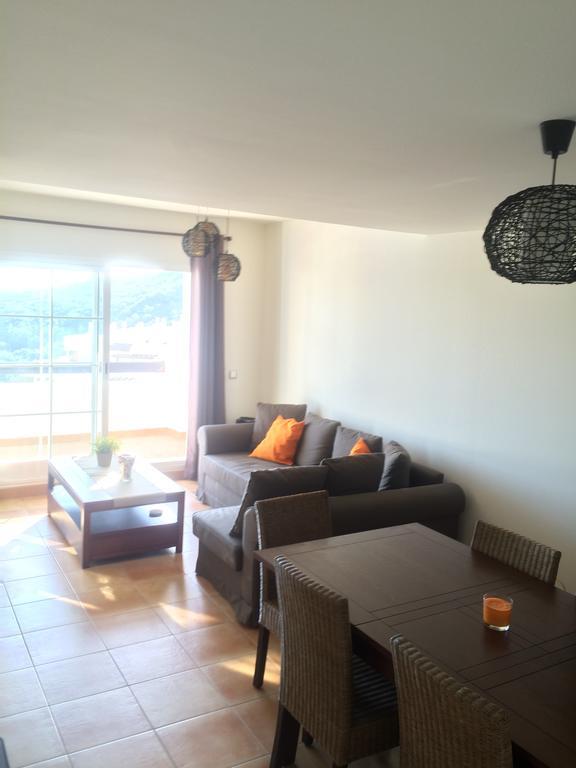 Appartement Las Terrazas De Alcaidesa Luaran gambar