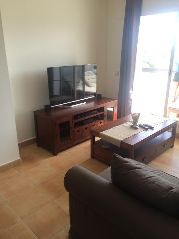 Appartement Las Terrazas De Alcaidesa Luaran gambar